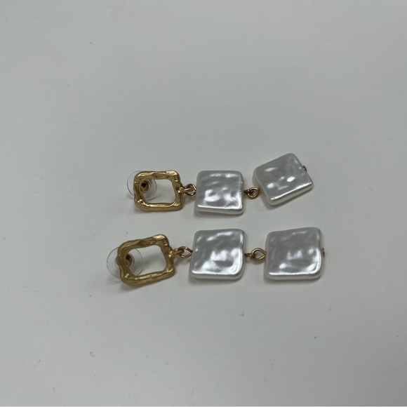 NWOT BRUSHED GOLD PEARL SQUARE DANGLE STATEMENT FASHION EARRINGS - Picture 10 of 16